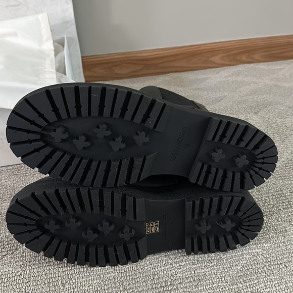 NIB Good American chunky Chelsea boots - Picture 4 of 4